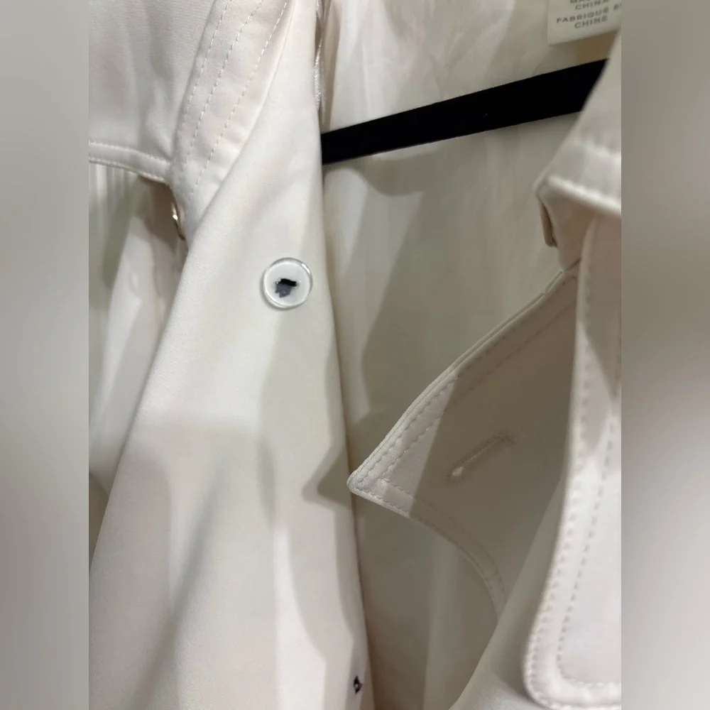 H&M White Trench Coat with Black Buttons - Picture 4 of 4